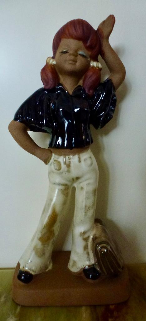 Vintage keramiek meisje met schooltas., Verzenden