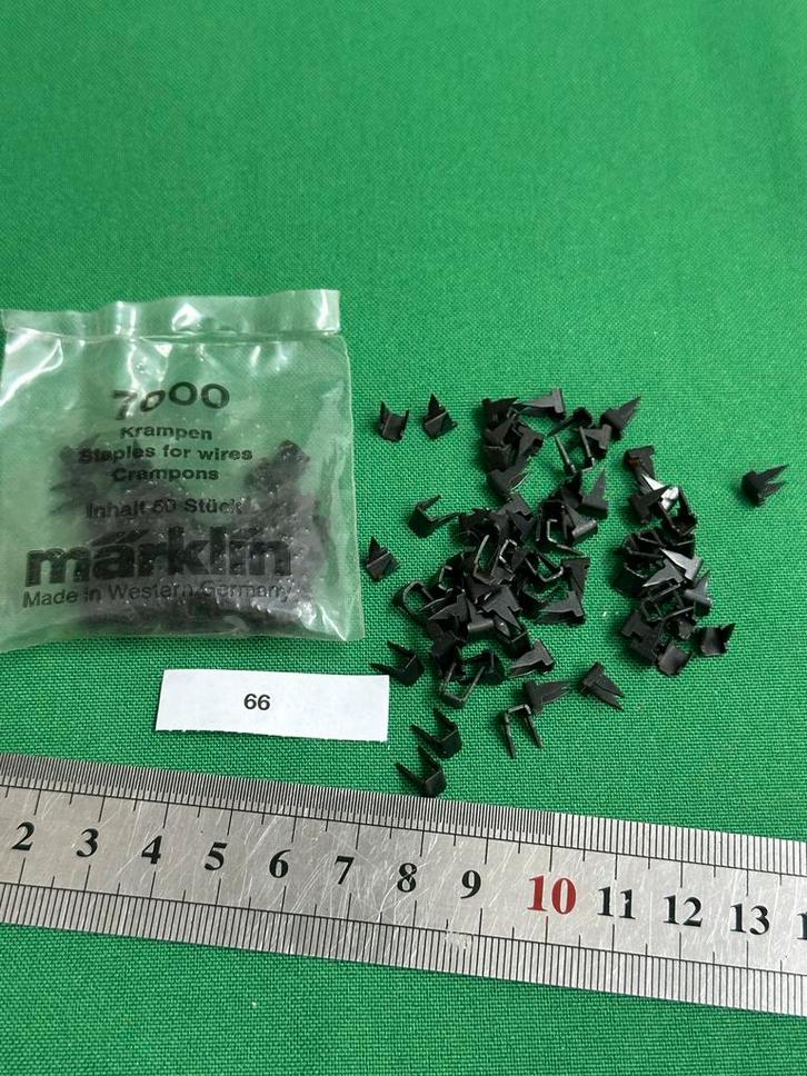 66- Märklin 7000 Krampen voor kabels - ca. 100 stuks, Hobby en Vrije tijd, Modeltreinen | H0, Gebruikt, Overige typen, Wisselstroom