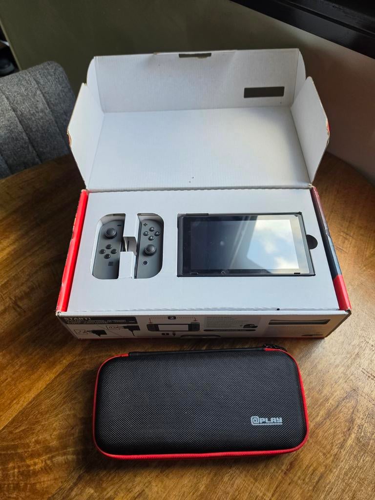 Complete Nintendo Switch met accessoires, Spelcomputers en Games, Spelcomputers | Nintendo DS, Ophalen of Verzenden, Zo goed als nieuw