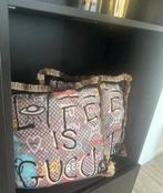 Life is gucci kussens, Ophalen of Verzenden, Zo goed als nieuw, 25 tot 50 cm, Minder dan 100 cm
