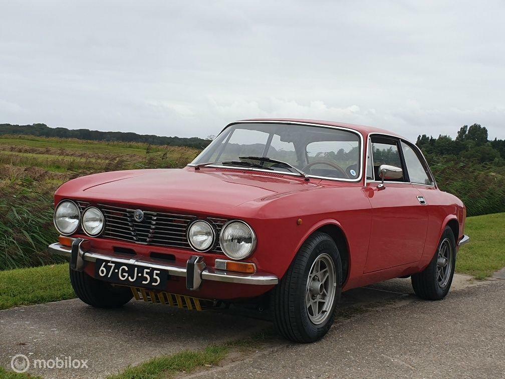 Alfa Romeo 1300 GT JUNIOR met 2.0 motor, Auto's, Lederen bekleding, Gebruikt, Zwart, 4 cilinders