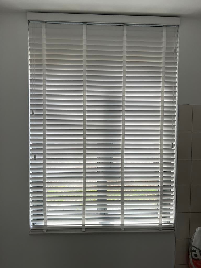 Witte houten jaloezieën 2 stuks, 100 tot 150 cm, Wit, Nieuw, Ophalen of Verzenden