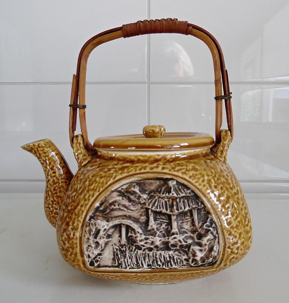 Oosterse theepot van porselein, Chinees / Japans, Ophalen of Verzenden