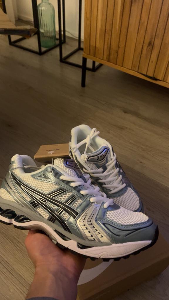 Asics gel kayano 14 (42-43), Ophalen of Verzenden, Zo goed als nieuw, Schoenen