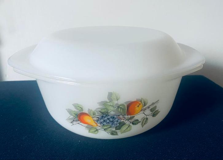 Grote Arcopal schaal met deksel met fruitprint rondom., Huis en Inrichting, Keuken | Servies, Zo goed als nieuw, Schaal of Schalen