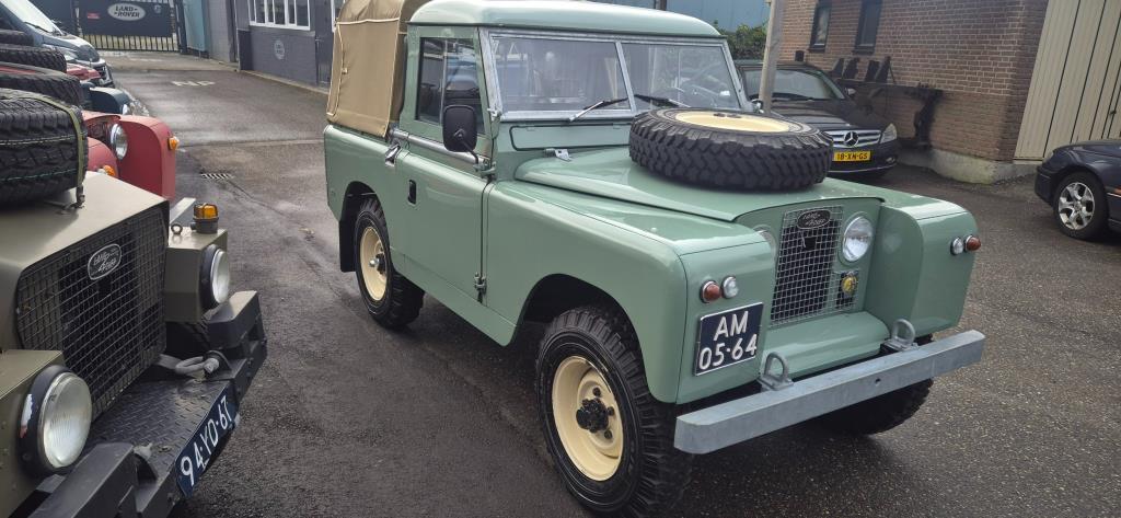 Land Rover 88 Series IIà benzine NIEUWSTAAT, Auto's, Land Rover, 7 stoelen, Bedrijf, Handgeschakeld, Geïmporteerd
