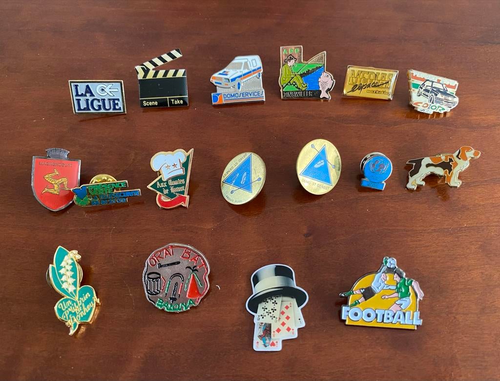 Verzameling van 16 vintage pinnen peugeot unicef film, Verzamelen, Ophalen of Verzenden, Gebruikt, Overige onderwerpen, Speldje of Pin