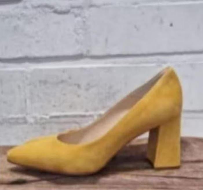 TIFFI - Prachtige suedeleren pumps maat 41 - Nieuw €165, Kleding | Dames, Schoenen, Pumps, Geel, TIFFI, Nieuw