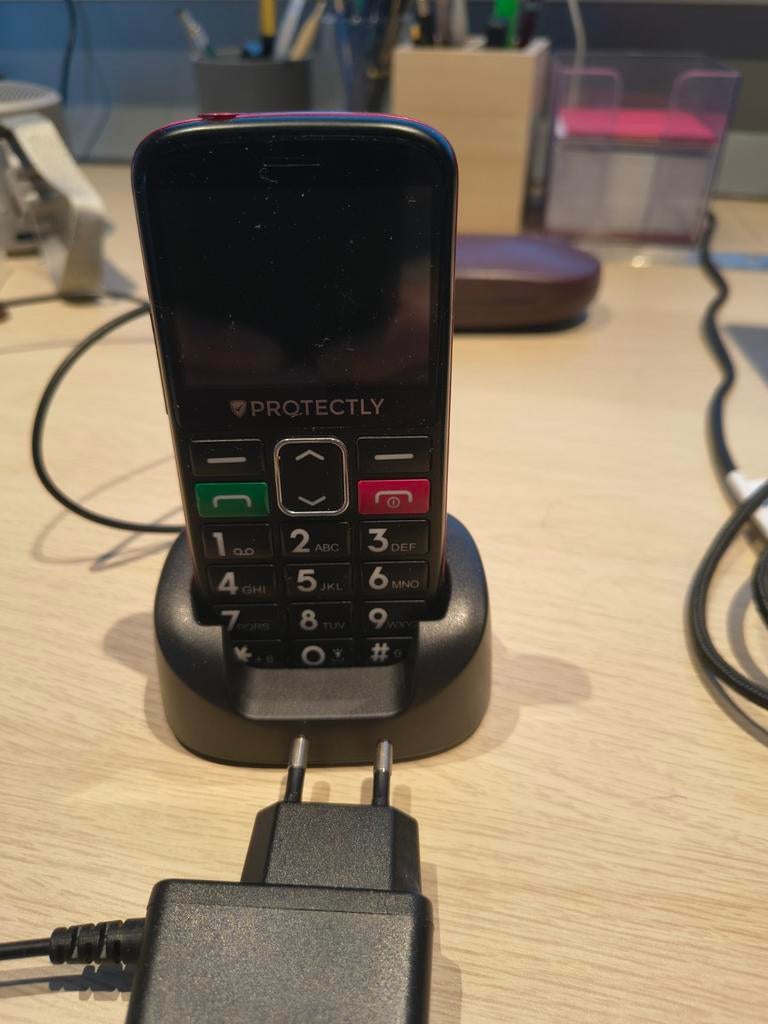 Protectly Senioren Telefoon - Simlockvrij & Goed Werkend, Telecommunicatie, Mobiele telefoons | Overige merken, Gebruikt, Ophalen of Verzenden