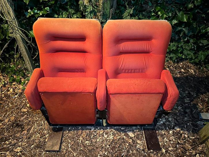 Bioscoopstoelen, Huis en Inrichting, Stoelen, Gebruikt, Twee, Hout, Kunststof, Stof, Rood, Ophalen