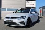 Volkswagen Golf 1.5 TSI Highline Business R / PANO / CAMERA, Voorwielaandrijving, Stof, Euro 6, 4 cilinders