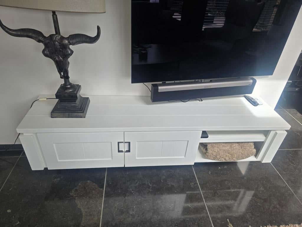 Wit TV-meubel met opbergruimte, 150 tot 200 cm, Eikenhout, Ophalen of Verzenden, Zo goed als nieuw