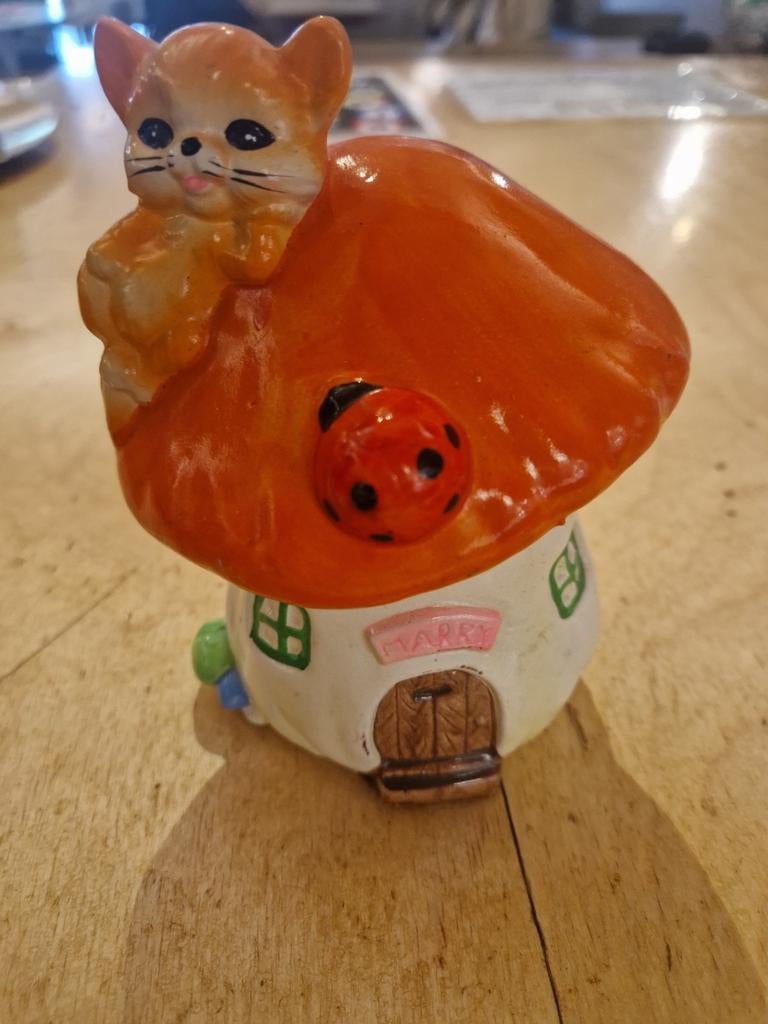 Spaarpot paddenstoel met kat, Ophalen of Verzenden