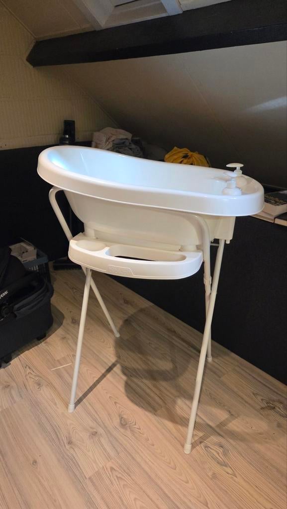 Bébé-jou babybadje met standaard en zeepdispensers, Ophalen, Zo goed als nieuw, Badje, Bébé-jou