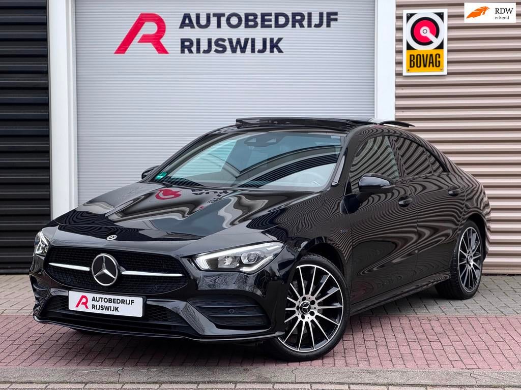 Mercedes-Benz CLA-klasse 250 e AMG Pano/Sfeer/MBUX, Gebruikt, 4 cilinders, Alcantara, Zwart