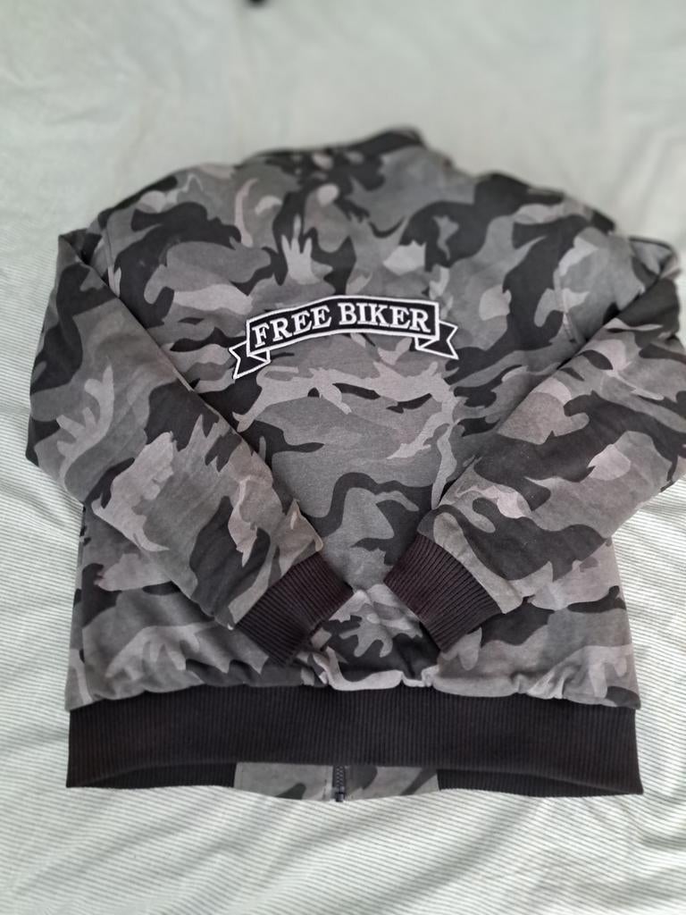 Camo motorjas met "FREE BIKER" opdruk, Motoren, Ophalen of Verzenden, Tweedehands, Jas | textiel