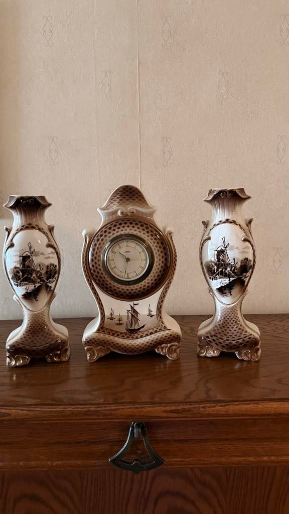 Set van 3 vazen en klok, Ophalen