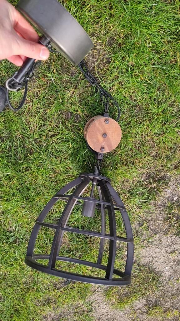 Industriële hanglamp met katrol - Zwart metaal, Huis en Inrichting, Lampen | Hanglampen, Ophalen, Gebruikt, 50 tot 75 cm, Industrieel