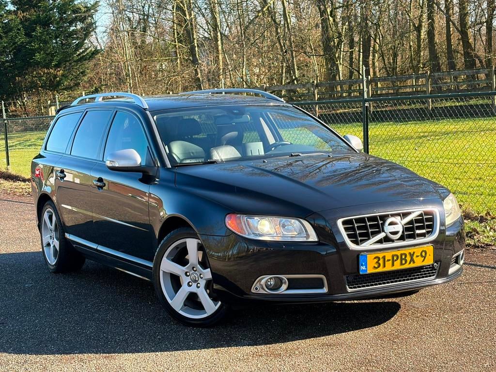 Volvo V70 2.0T R-Edition /Xenon/Navi/Trekhaak/Automaat/, Euro 5, 4 cilinders, Zwart, 1558 kg