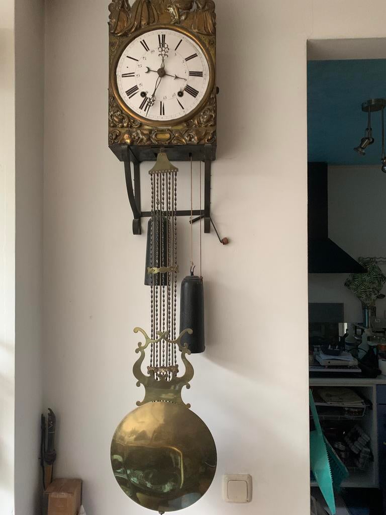 Antieke Franse Comtoise klok met emaile cijferplaat, Antiek en Kunst, Antiek | Klokken, Ophalen of Verzenden