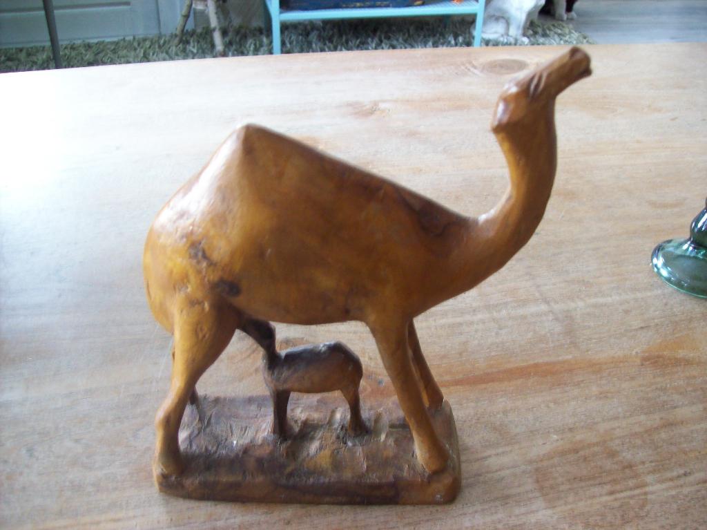 massief houten dromedaris met jong 18x21x6cm, Ophalen