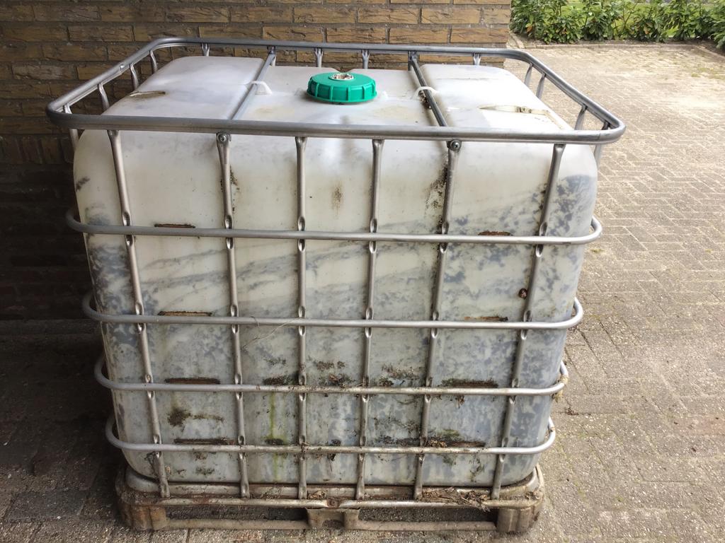 Te koop water tank 1000 liter, Ophalen of Verzenden, Zo goed als nieuw