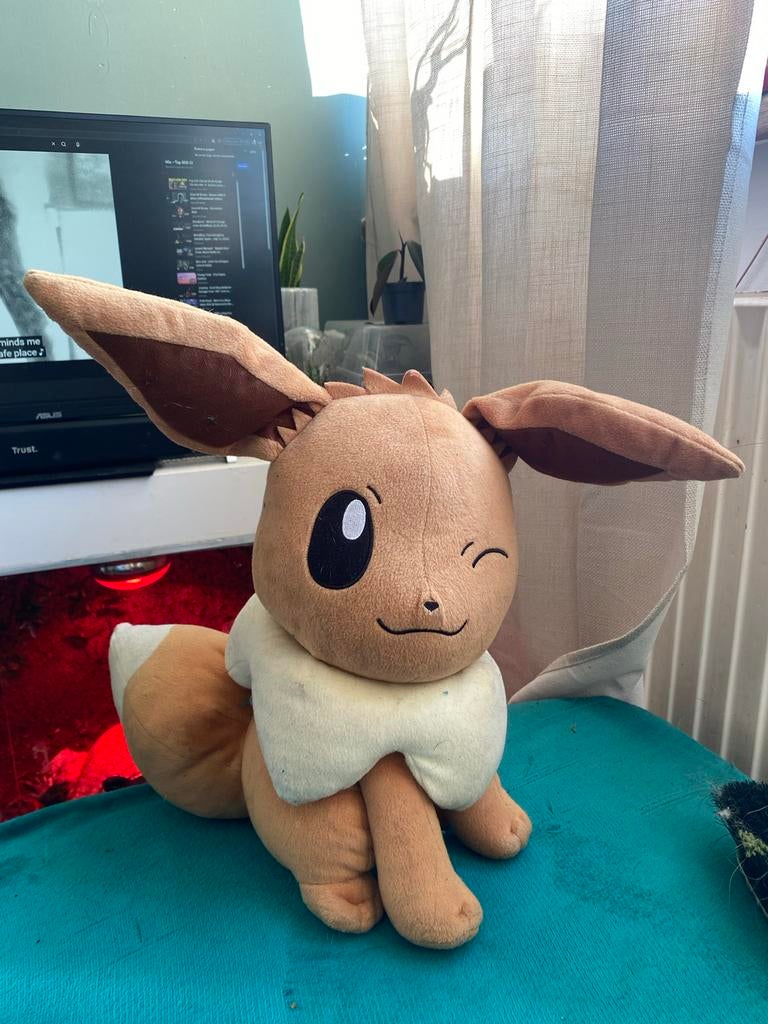 Eevee Pokémon knuffel uit Japan, Hobby en Vrije tijd, Verzamelkaartspellen | Pokémon, Zo goed als nieuw, Overige typen, Ophalen of Verzenden