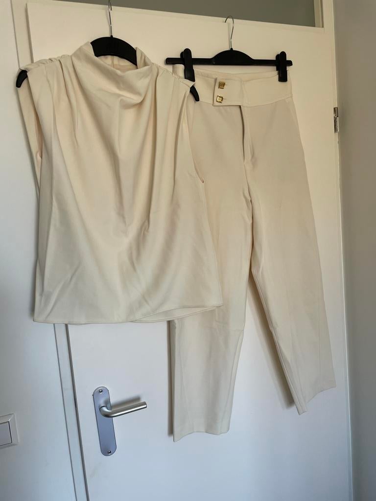 In nieuwstaat creme kleur setje van Zara maat S!, Wit, Ophalen of Verzenden, Zo goed als nieuw, Maat 36 (S)