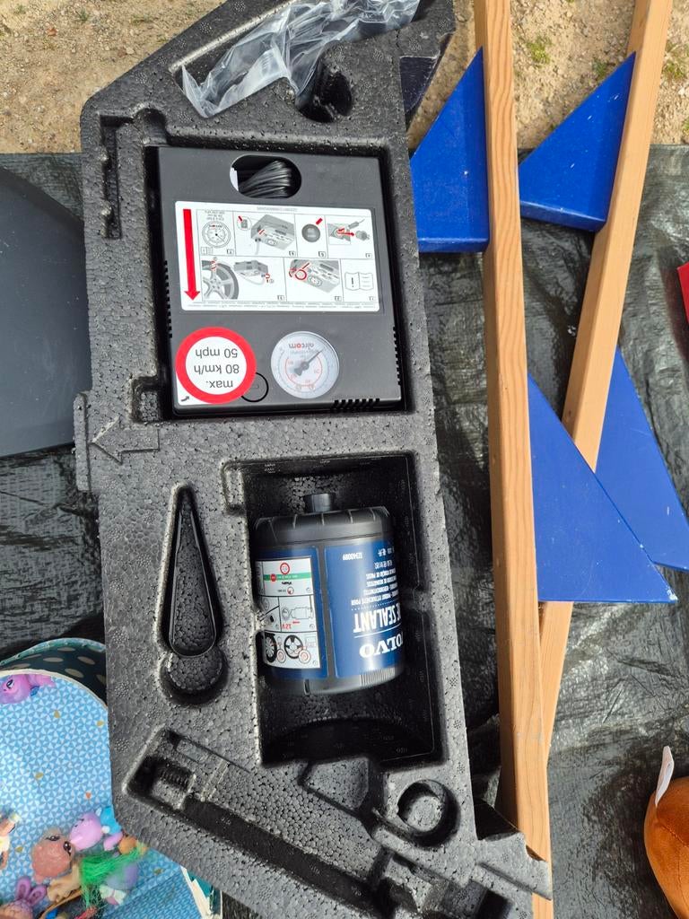 Ongebruikte Volvo XC40 (2022) bandenreparatieset, Ophalen of Verzenden