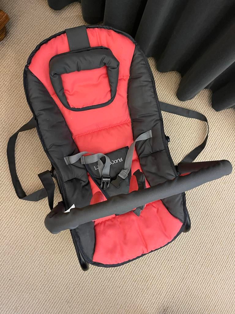 Wippertje met babygym - Rood/Zwart, Kinderen en Baby's, Wipstoeltjes, Overige merken, Gebruikt, Wipstoel, Ophalen of Verzenden