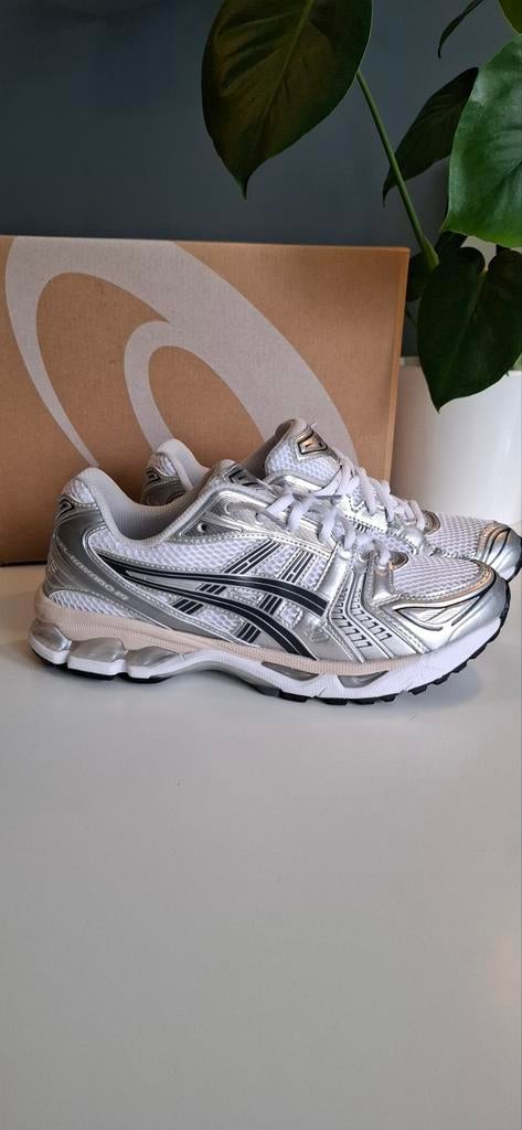 ASICS Kayano 14 Graphite Grey - Maat 42 - Nieuwstaat, Kleding | Heren, Schoenen, Zo goed als nieuw, Sneakers of Gympen, Wit, Ophalen of Verzenden