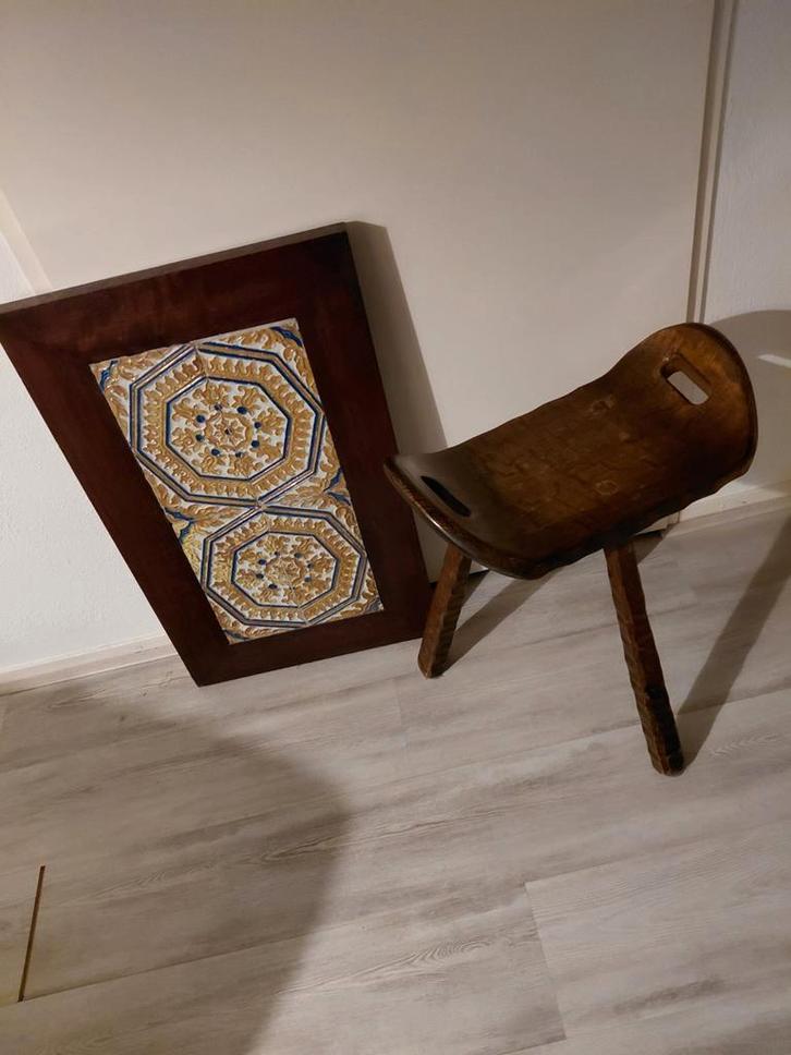 Antieke spaanse tegels in houten kader ca 1860, Antiek en Kunst, Antiek | Wandborden en Tegels, Ophalen