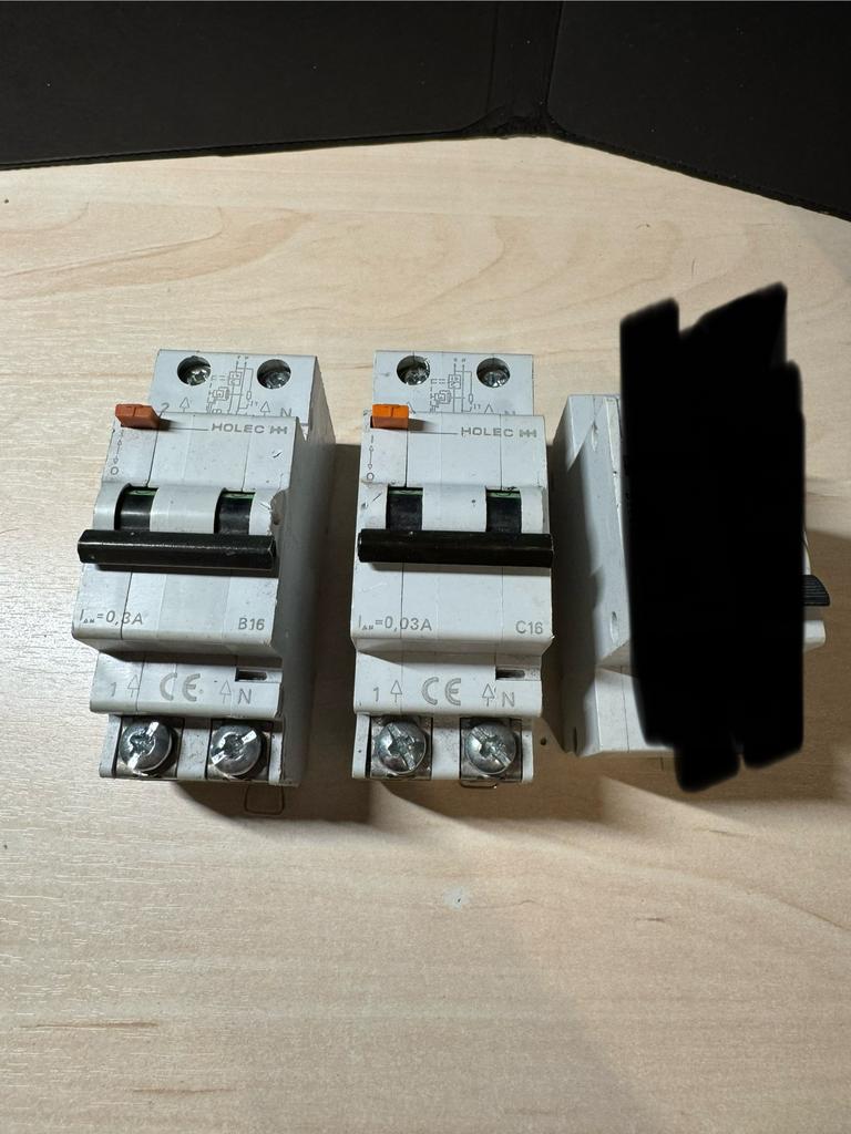 2x Aardlekautomaten B16 30mA 300mA Holec (1.1), Ophalen of Verzenden, Gebruikt