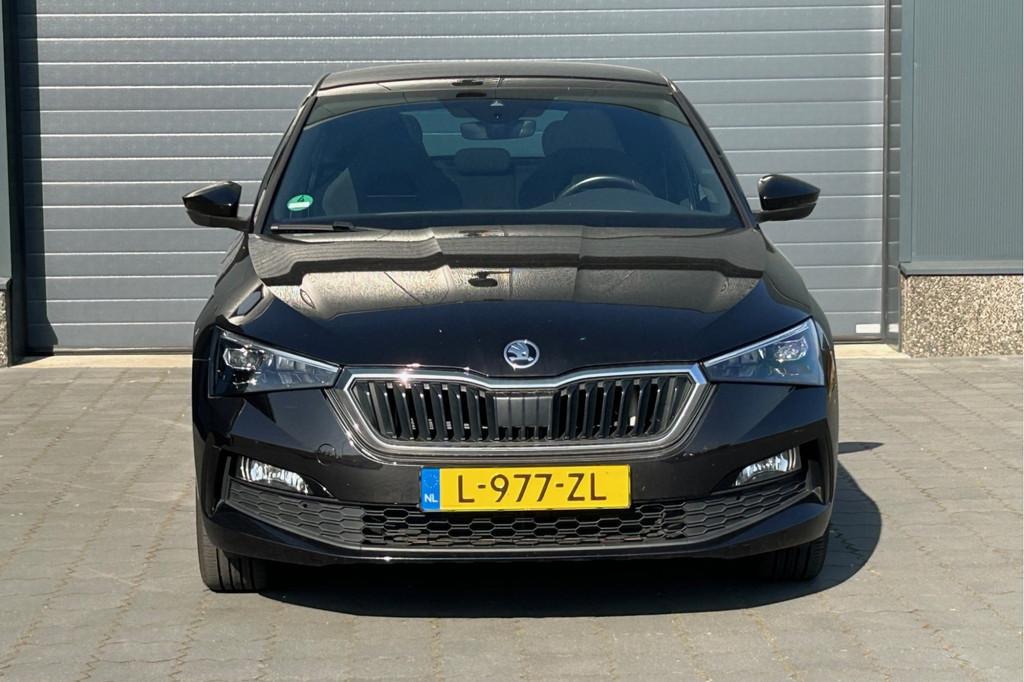 Skoda Scala 1.0 TSI Sport Business PANO LED NAVI 17" VIRTUAL, Auto's, Skoda, Gebruikt, Met garantie (alle), 610 kg, Origineel Nederlands