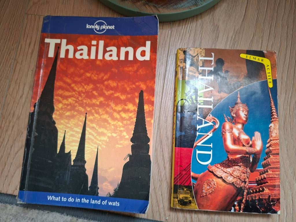 2 reisboeken Thailand - Lonely Planet en NLs reisboek, Lonely Planet, Reisgids of -boek, Azië, Ophalen