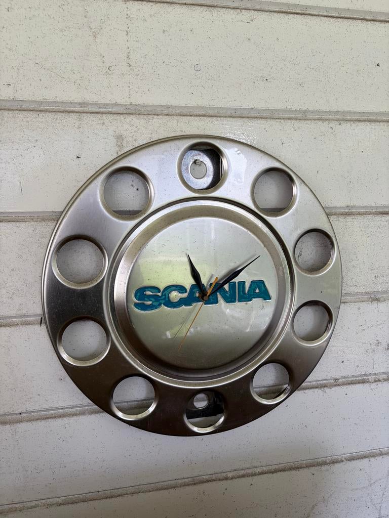 Scania Klok - Unieke Wandklok voor de Scania Liefhebber, Ophalen of Verzenden, Gebruikt, Analoog, Wandklok