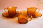 Vintage Duralex Frankrijk - 3 Amberkleurige Kop & Schotels, Ophalen of Verzenden, Overige stijlen, Kop(pen) en/of Schotel(s), Glas