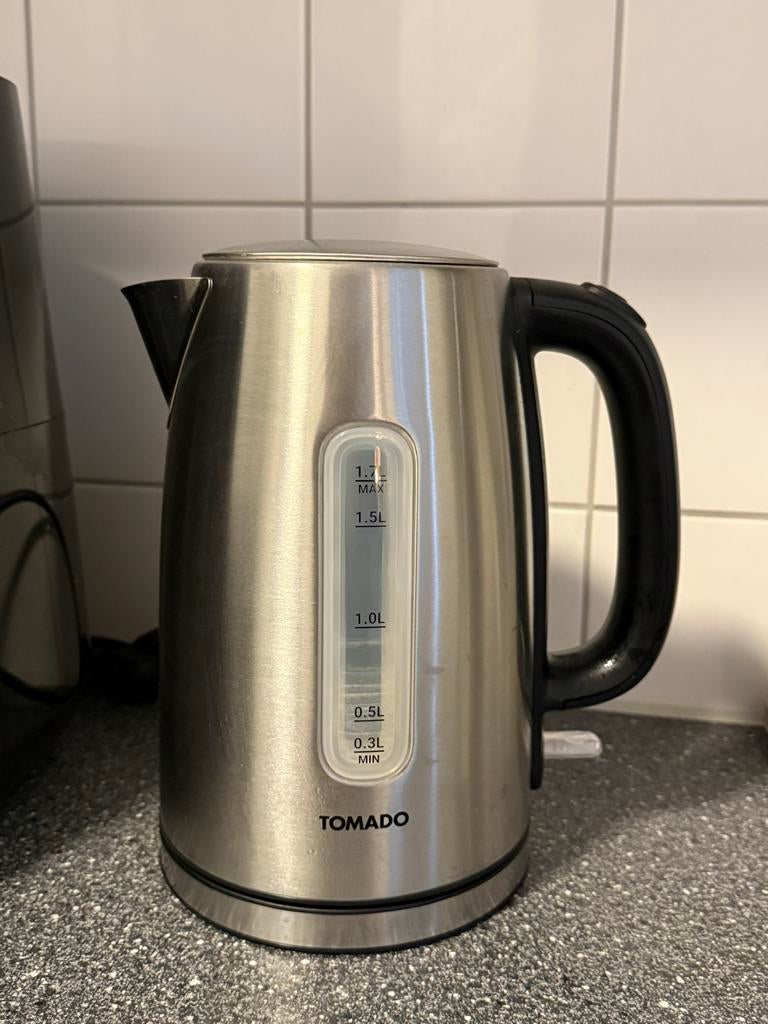 Tomado waterkoker RVS 1.7L, Witgoed en Apparatuur, Waterkokers, 1 tot 2 liter, Ophalen, Gebruikt, Rvs