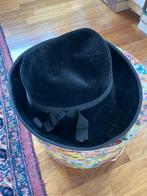 Hoed met strik /zwart / hautecouture merks/ vilt, Ophalen of Verzenden, Zo goed als nieuw