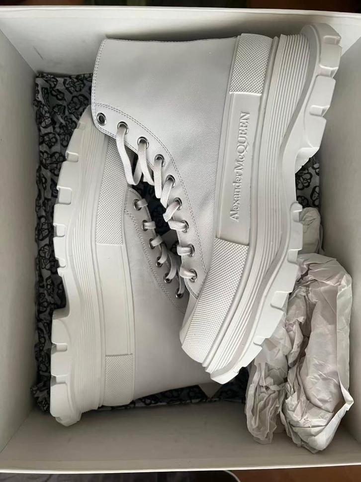 Alexander McQueen Tread Slick High-Top Sneaker- wit, Kleding | Heren, Schoenen, Zo goed als nieuw, Boots, Wit, Ophalen