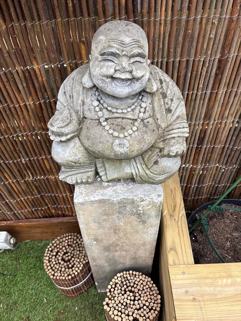 Boeddha beeld steen beton op sokkel, Ophalen of Verzenden, Gebruikt