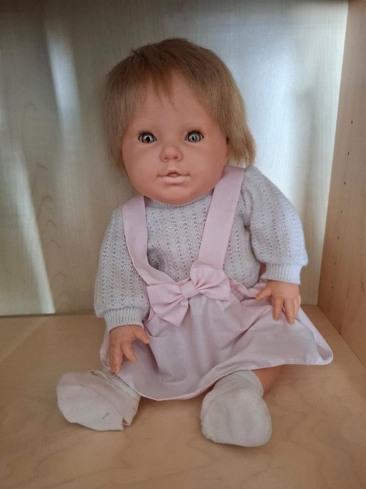 Pop NIEUWSTAAT, Verzamelen, Poppen, Zo goed als nieuw, Pop, Ophalen