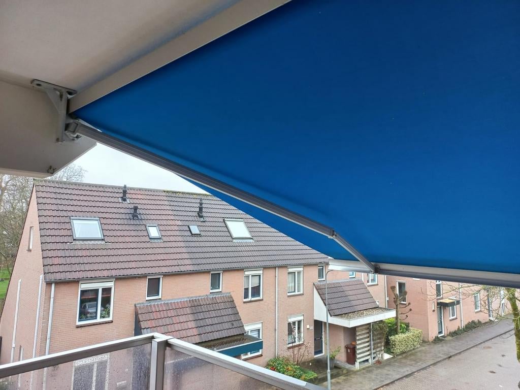 Blauw knikarmscherm - Zo goed als nieuw, Ophalen, 450 cm of meer, Elektrisch, Zo goed als nieuw