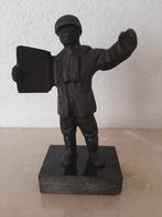 bronzen beeldje van Marlies Noordkamp de opzichter uit 1998, Ophalen of Verzenden, Gebruikt, Mens