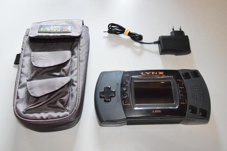 Atari Lynx II (2) Console met draagtas en adapter, Spelcomputers en Games, Spelcomputers | Atari, Zo goed als nieuw, Atari Lynx
