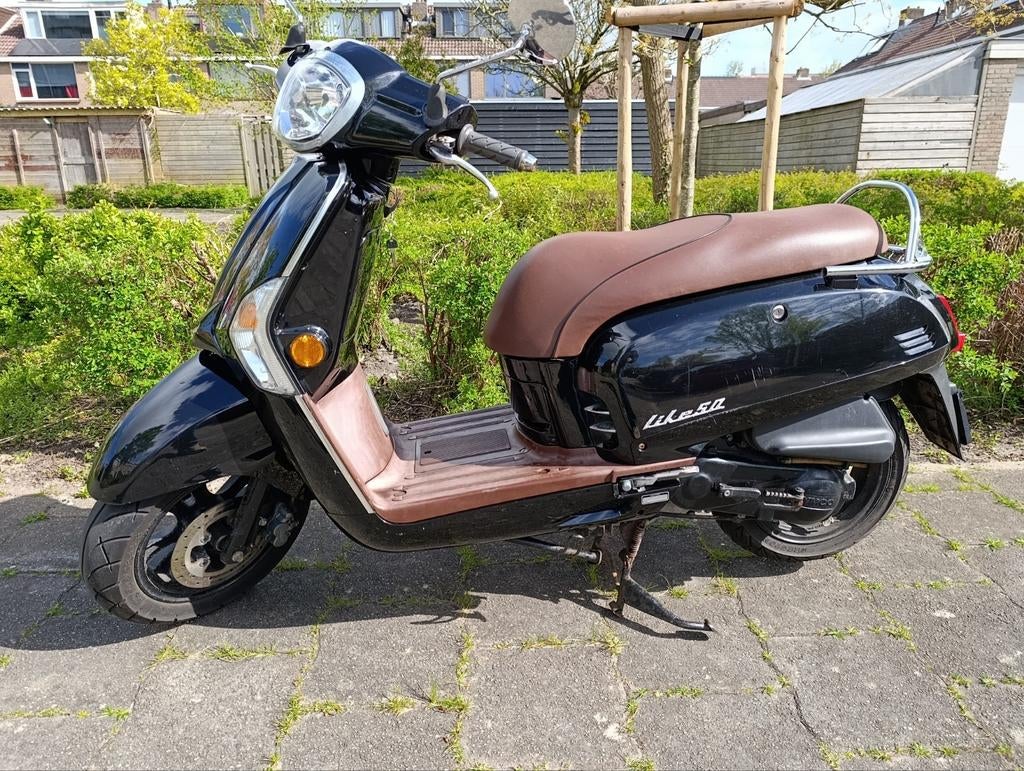 Nette Kymco like 50 met lage kilometerstand !