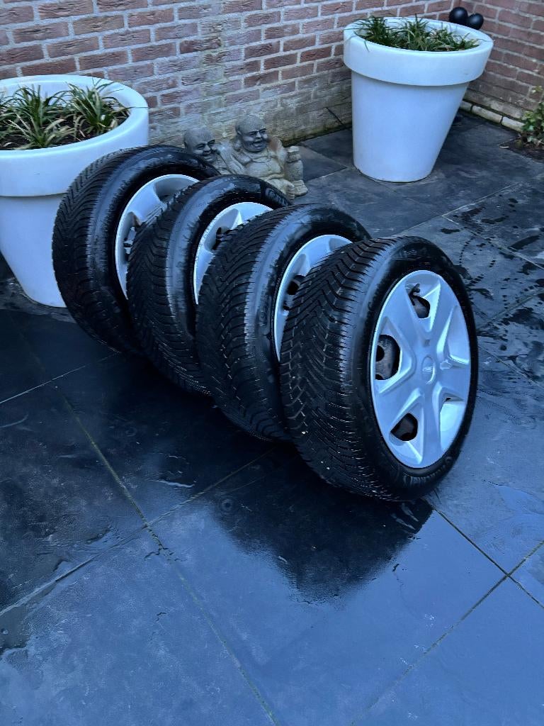 4 wielen met all weather banden Ford Fiesta MK7, Auto-onderdelen, Banden en Velgen, Ophalen, Gebruikt, 16 inch, All Season