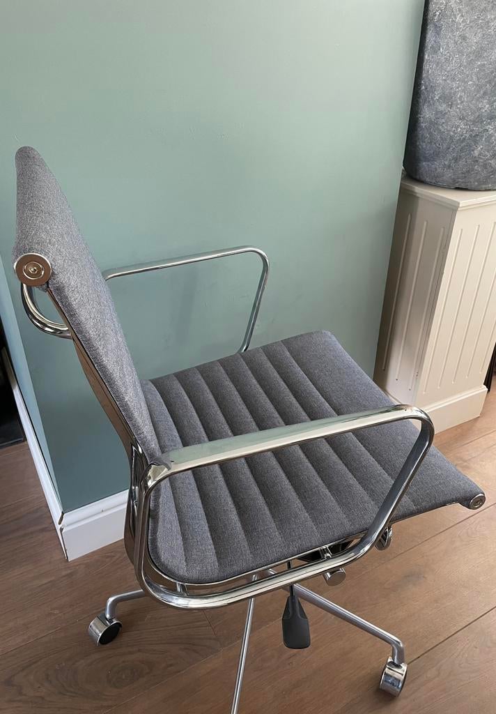 4x design van bekende....bureaustoelen vitra eames, Ophalen, Gebruikt, Zwart