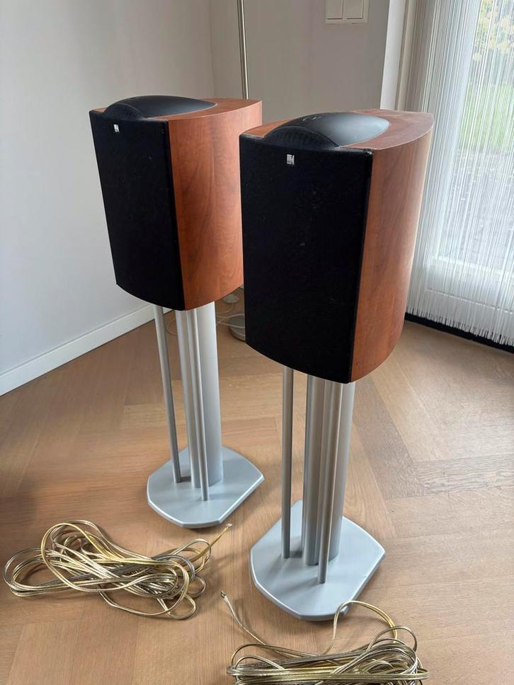 KEF Q1 boekenplank speakers (Dark Apple) met kabel, Audio, Tv en Foto, Luidsprekers, Gebruikt, Front, Rear of Stereo speakers