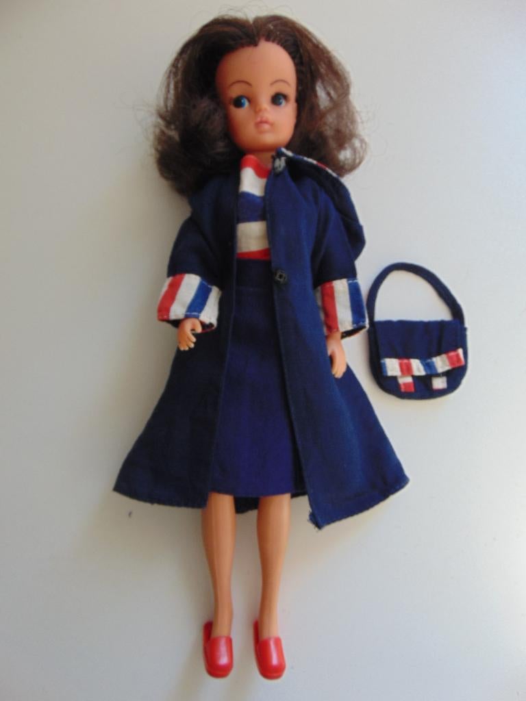 Sindy vintage Barbie pop met outfit Rainy Days  Mix Match, Verzamelen, Poppen, Ophalen of Verzenden, Gebruikt, Pop